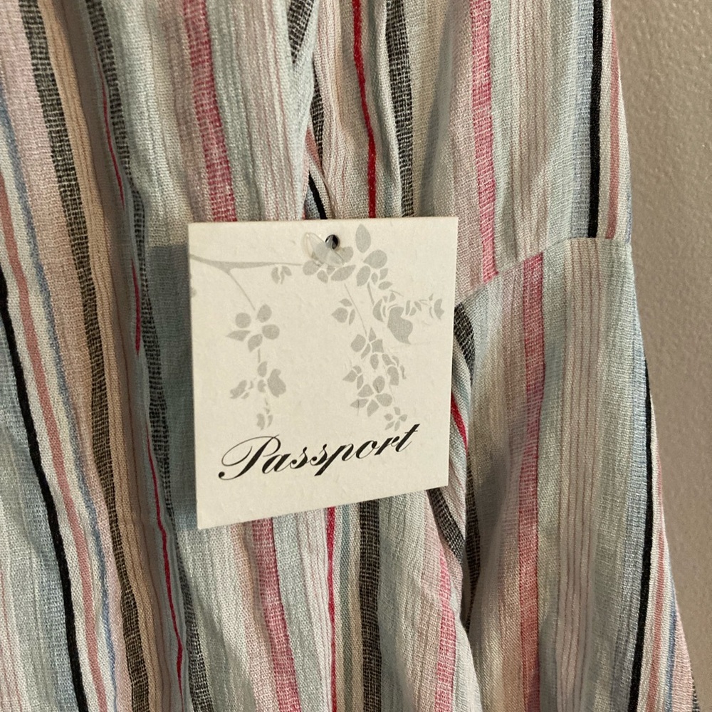 $6😍Bundled Passport Top - Picture 3 of 6